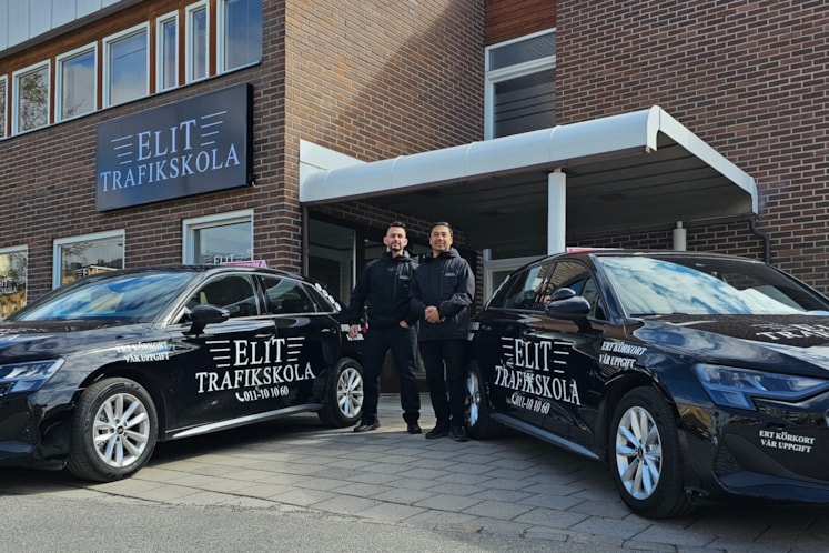 Bild över Rashed Oria och Farid Jalili utanför Elit Trafikskola