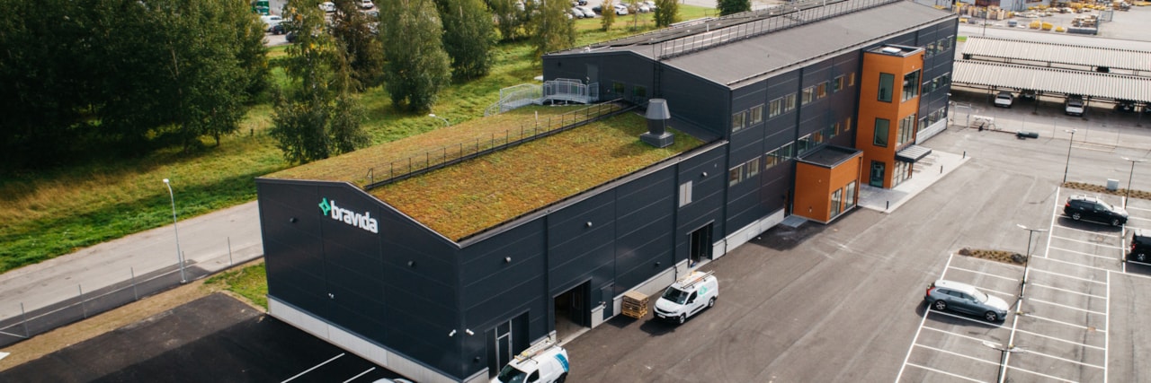 Fastigheten håller på att byggas så det är stängsel runt byggnaden