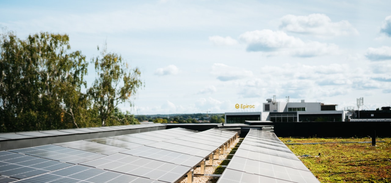 Solceller och växter på tak