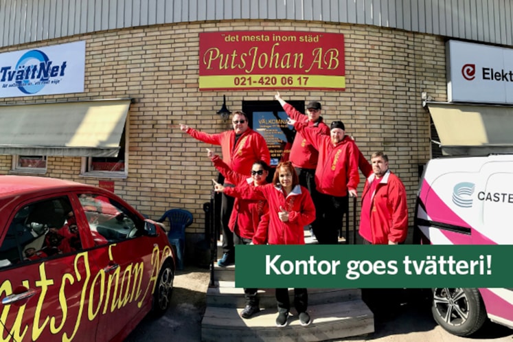 Personal står utanför lokalen.